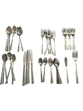 Vintage Oxford Hall OXH69 Stainless Flatware Set 46-Piece fleur de LIS pattern